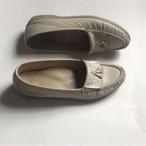SAS  Stylish Cream Tassel Loafers Women’s Size 9.5